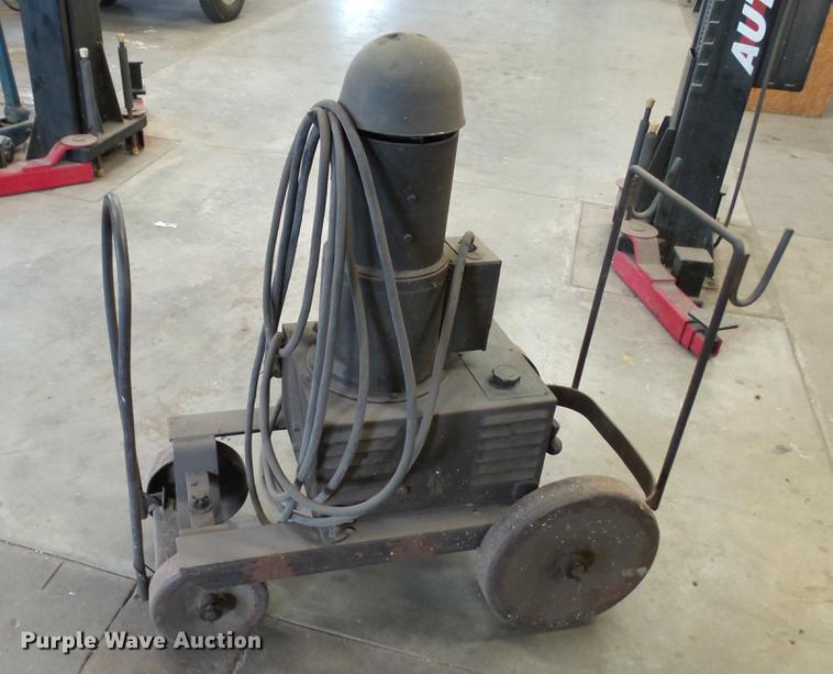image for item BW9184 Lincoln Electric SAE2000 arc welder