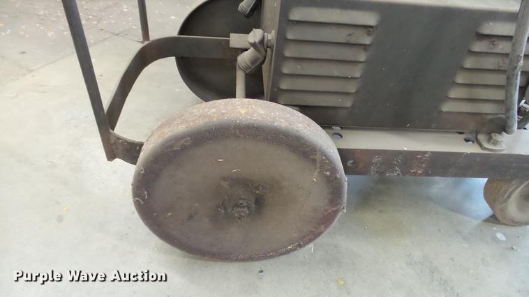 image for item BW9184 Lincoln Electric SAE2000 arc welder