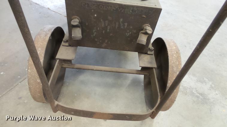 image for item BW9184 Lincoln Electric SAE2000 arc welder