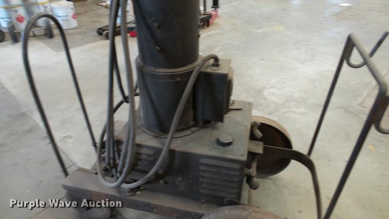 image for item BW9184 Lincoln Electric SAE2000 arc welder