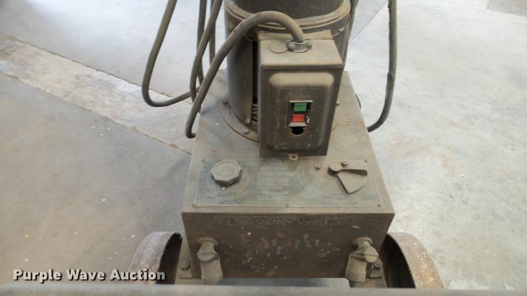 image for item BW9184 Lincoln Electric SAE2000 arc welder