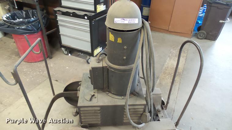 image for item BW9184 Lincoln Electric SAE2000 arc welder