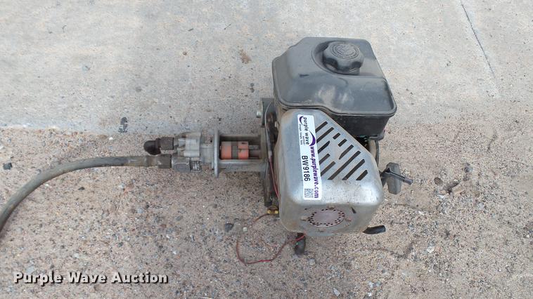 image for item BW9186 (2) Briggs & Stratton Intek 875 single cylinder gas engines