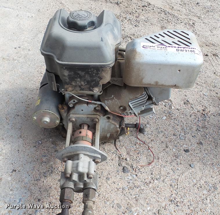 image for item BW9186 (2) Briggs & Stratton Intek 875 single cylinder gas engines