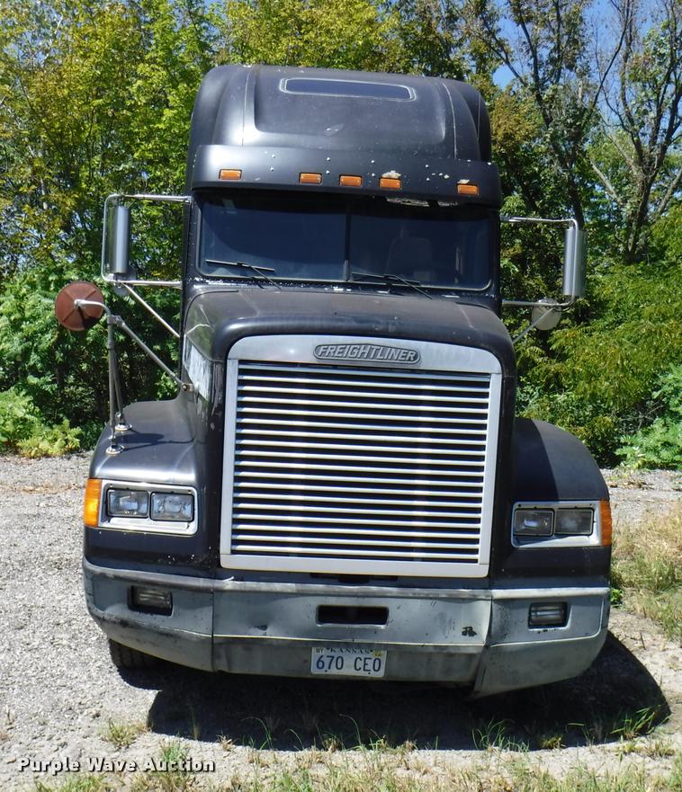 image for item DA1743 1996 Freightliner FLD semi truck