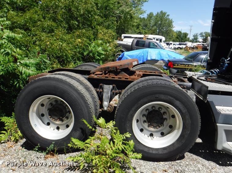 image for item DA1743 1996 Freightliner FLD semi truck