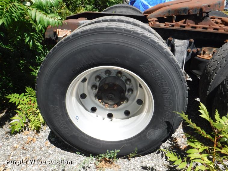 image for item DA1743 1996 Freightliner FLD semi truck