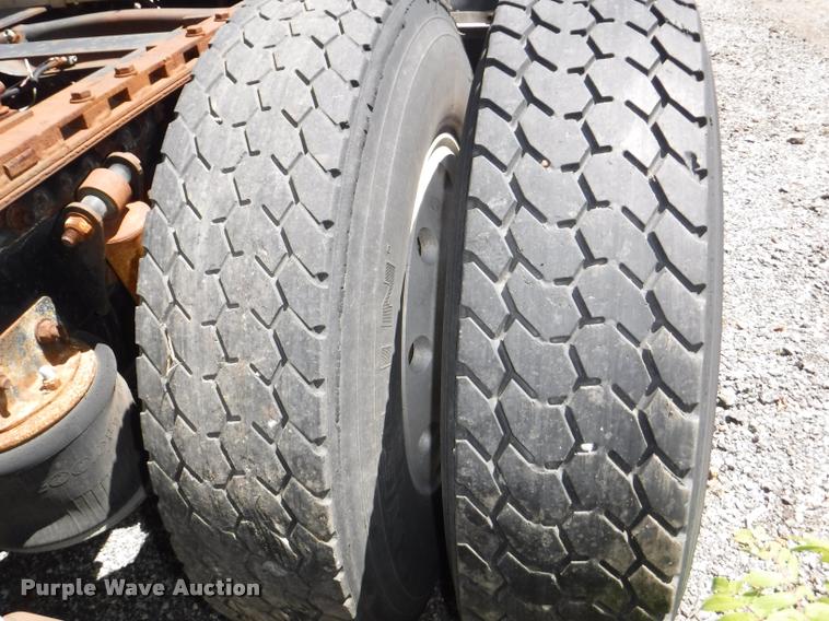 image for item DA1743 1996 Freightliner FLD semi truck