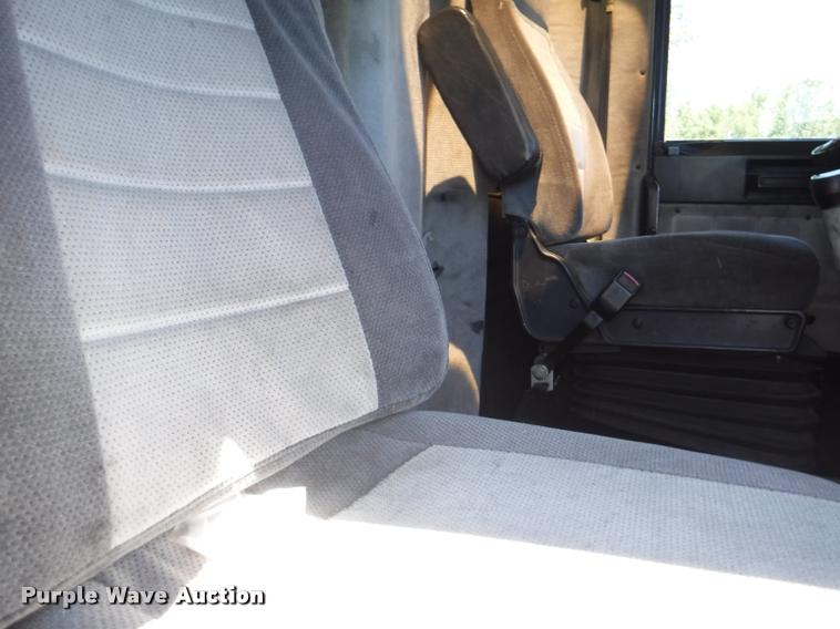 image for item DA1743 1996 Freightliner FLD semi truck