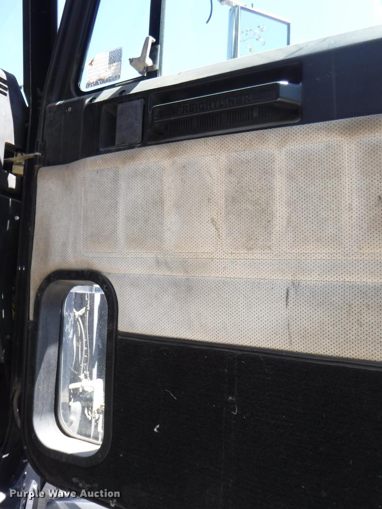 image for item DA1743 1996 Freightliner FLD semi truck