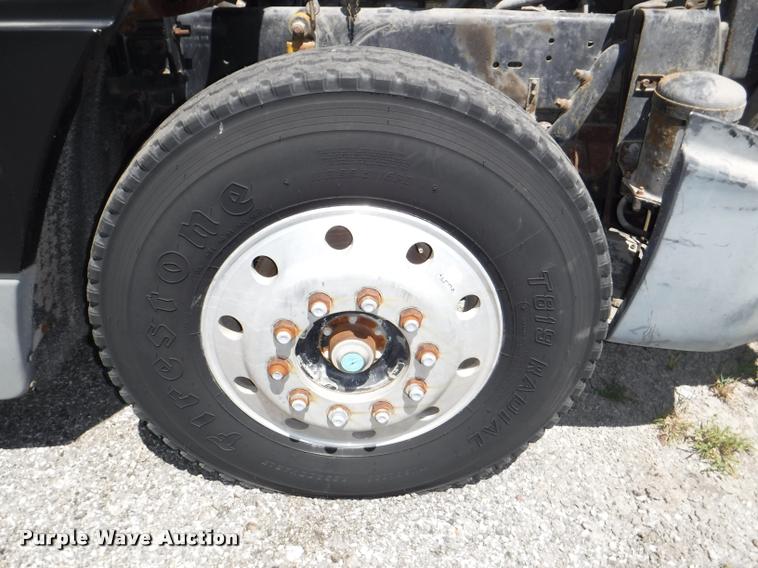 image for item DA1743 1996 Freightliner FLD semi truck