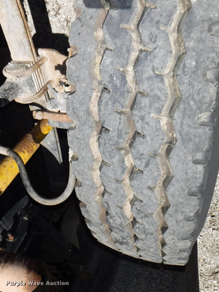 image for item DA1743 1996 Freightliner FLD semi truck