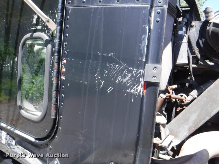 image for item DA1743 1996 Freightliner FLD semi truck