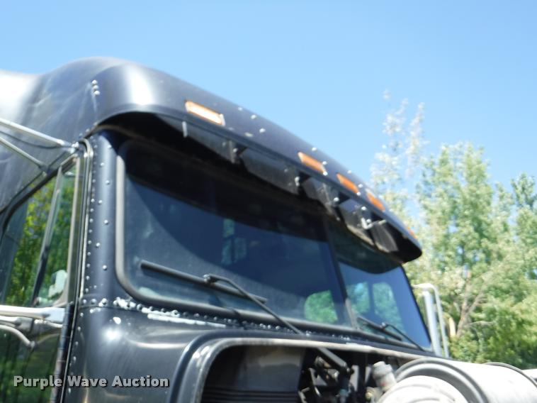 image for item DA1743 1996 Freightliner FLD semi truck