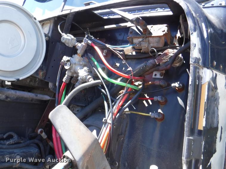 image for item DA1743 1996 Freightliner FLD semi truck