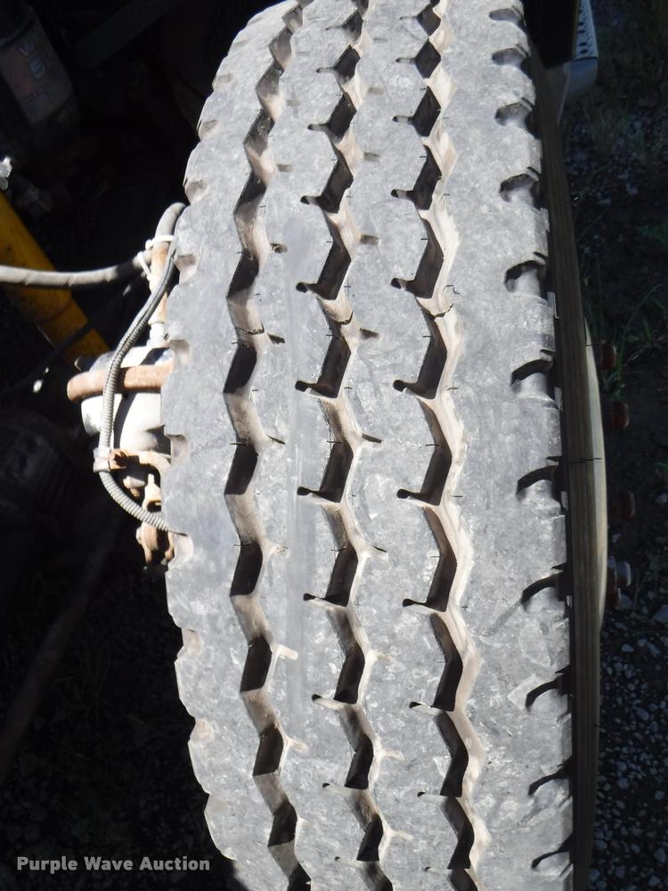 image for item DA1743 1996 Freightliner FLD semi truck