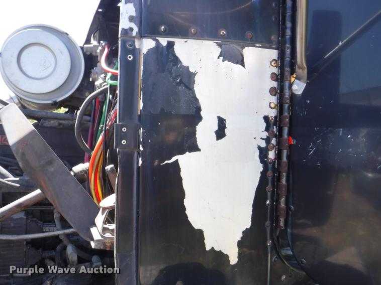 image for item DA1743 1996 Freightliner FLD semi truck