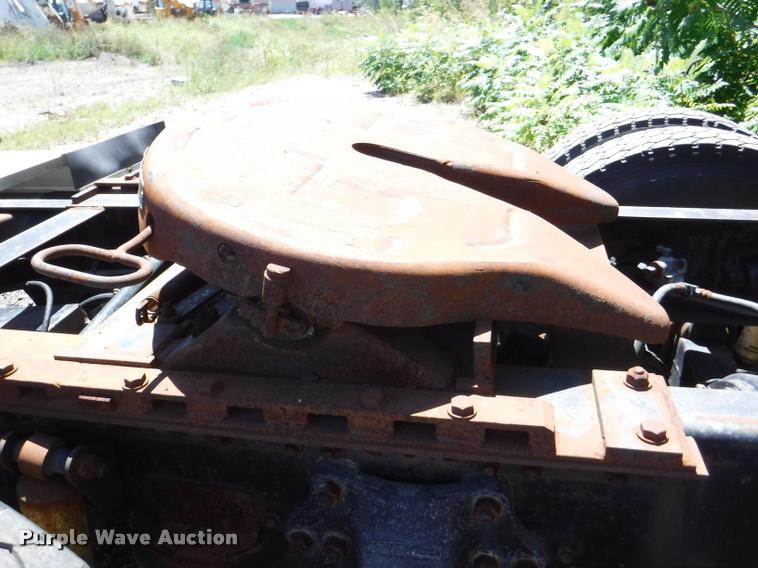 image for item DA1743 1996 Freightliner FLD semi truck