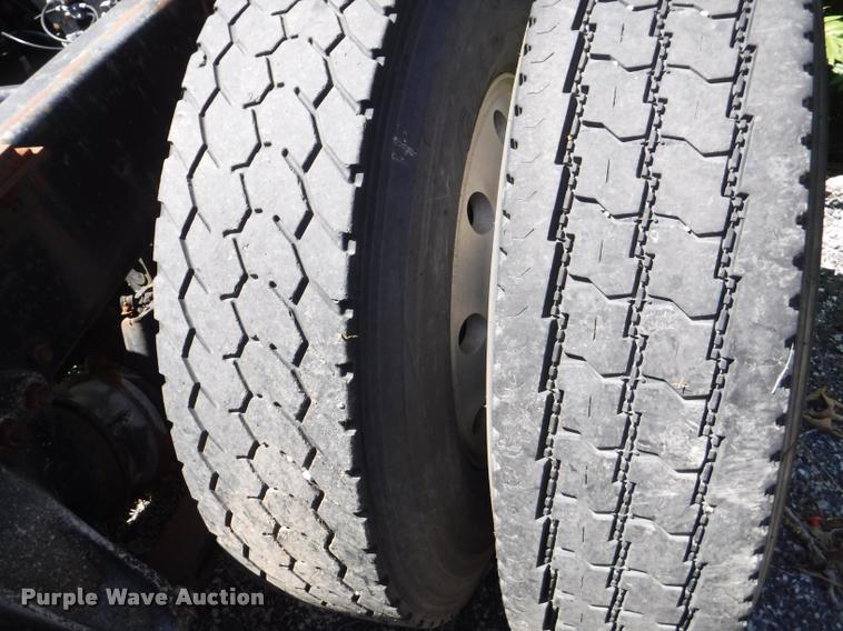 image for item DA1743 1996 Freightliner FLD semi truck