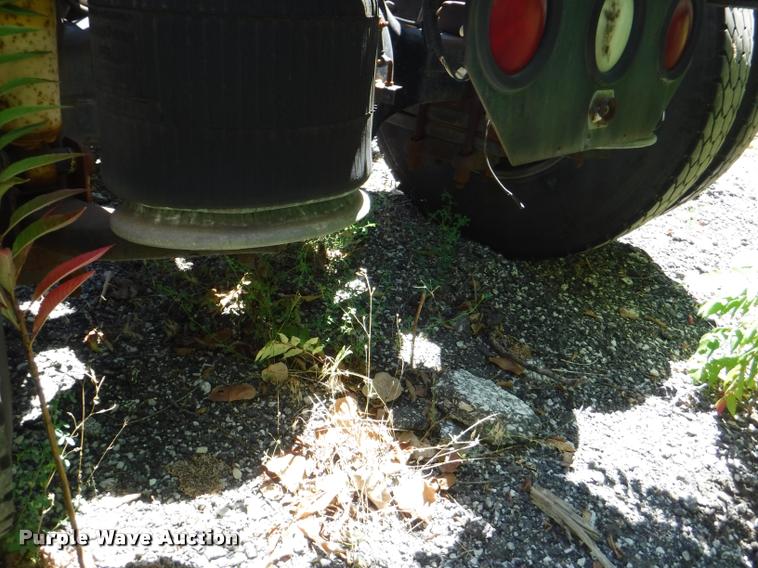 image for item DA1743 1996 Freightliner FLD semi truck