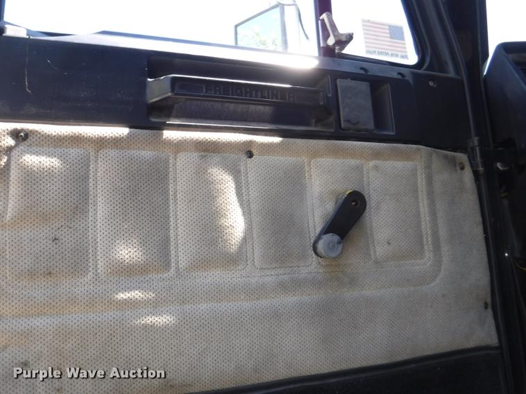 image for item DA1743 1996 Freightliner FLD semi truck