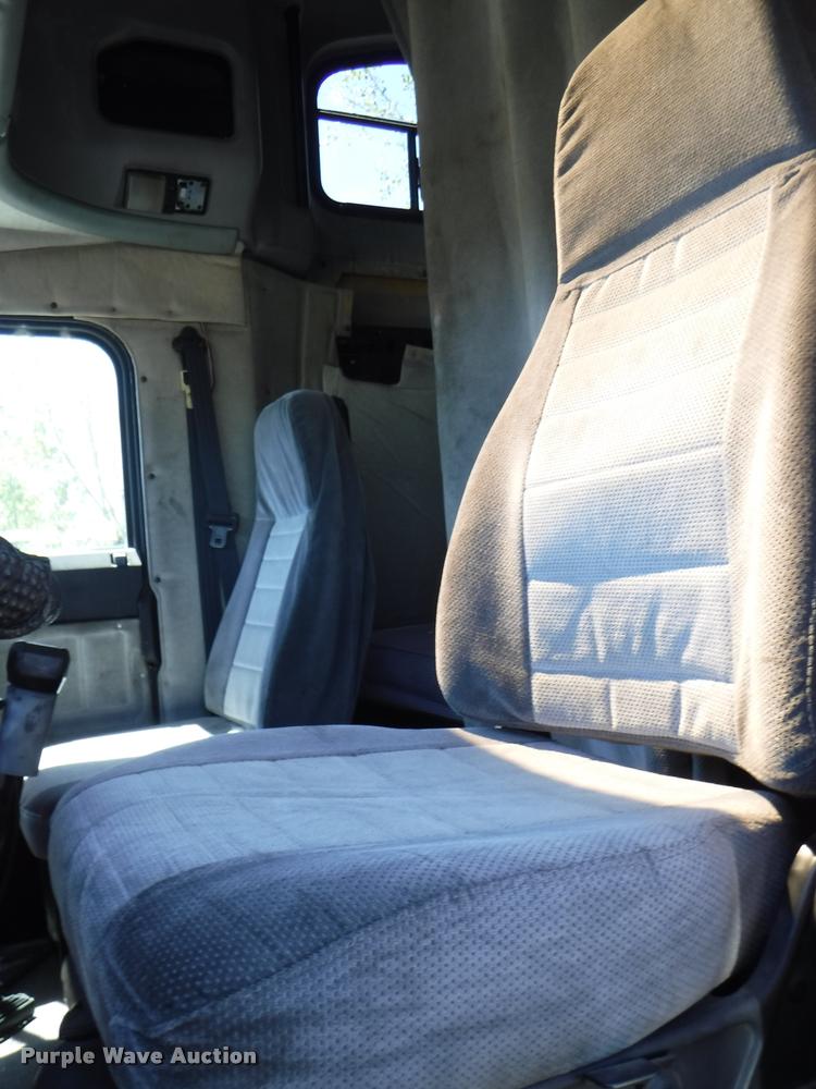 image for item DA1743 1996 Freightliner FLD semi truck