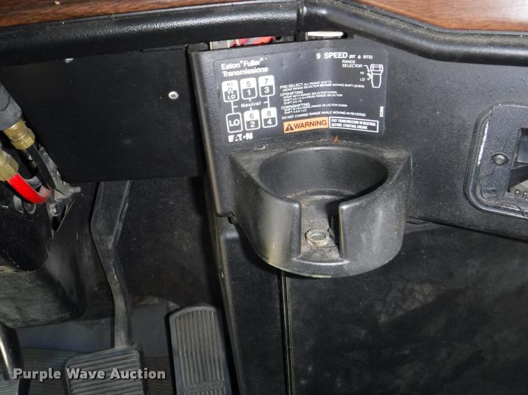 image for item DA1743 1996 Freightliner FLD semi truck