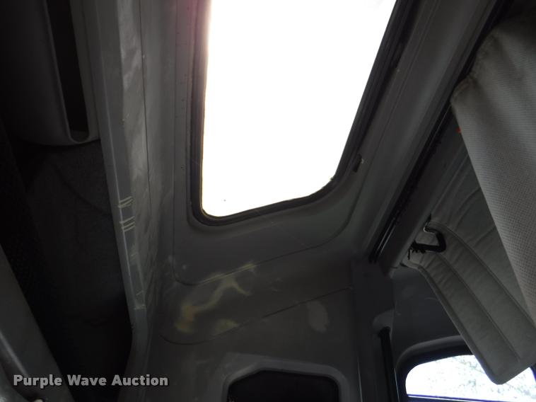 image for item DA1743 1996 Freightliner FLD semi truck