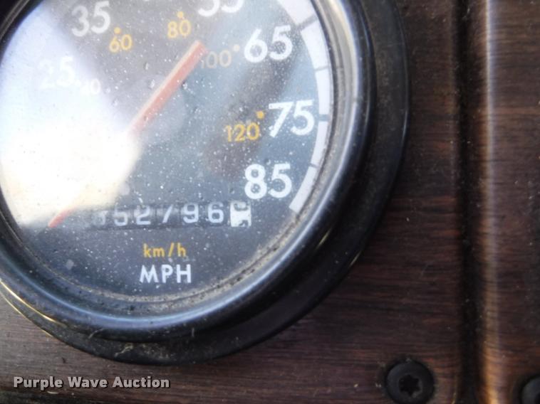 image for item DA1743 1996 Freightliner FLD semi truck