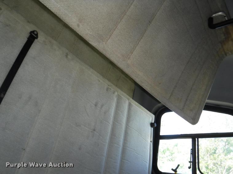 image for item DA1743 1996 Freightliner FLD semi truck