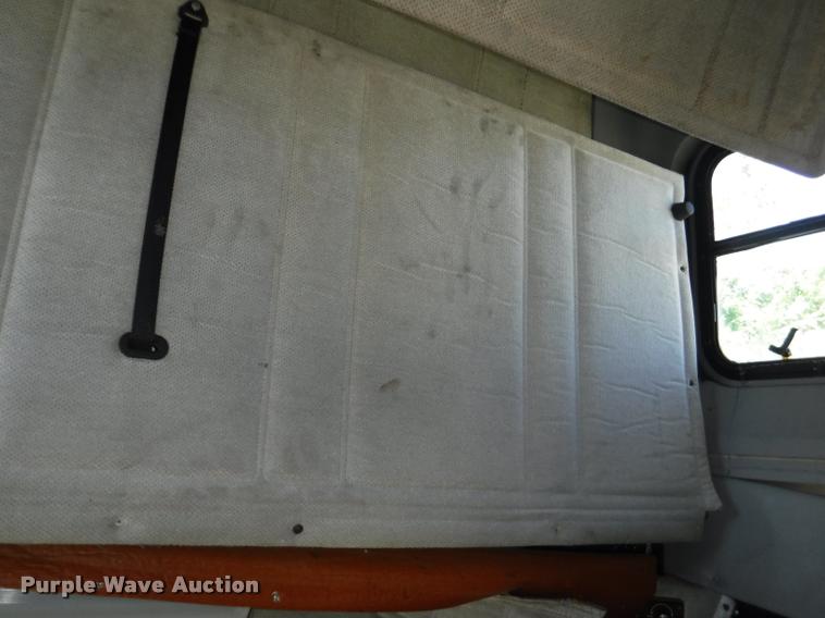 image for item DA1743 1996 Freightliner FLD semi truck