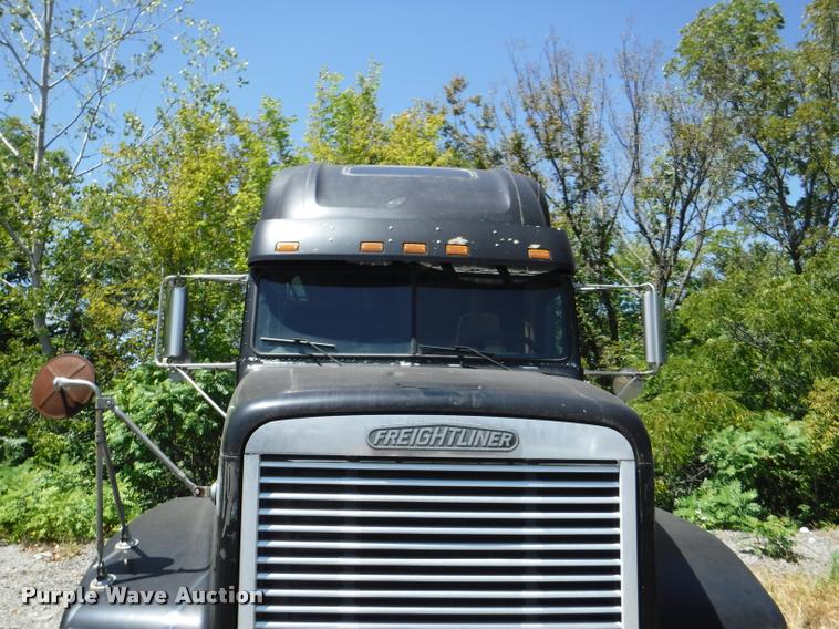 image for item DA1743 1996 Freightliner FLD semi truck