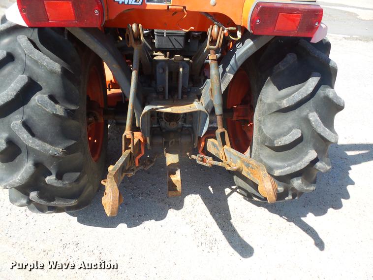 image for item DB6085 Kubota B2400 MFWD tractor