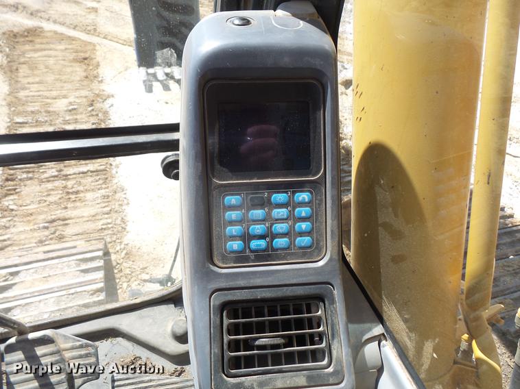 image for item DB6086 2005 Komatsu PC200LC-7 excavator