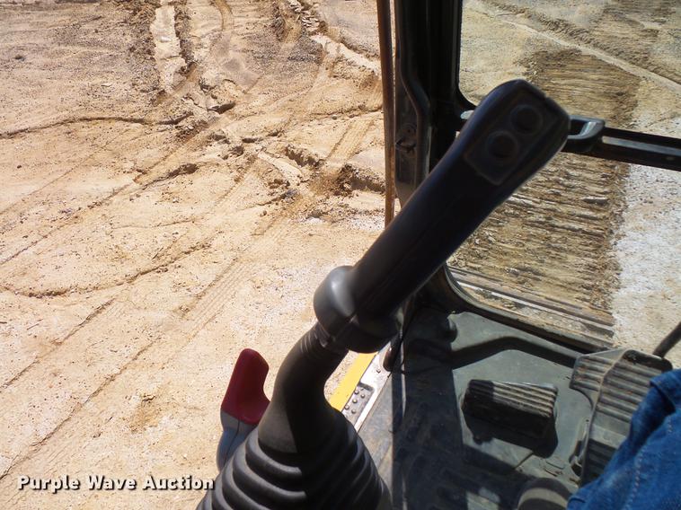 image for item DB6086 2005 Komatsu PC200LC-7 excavator