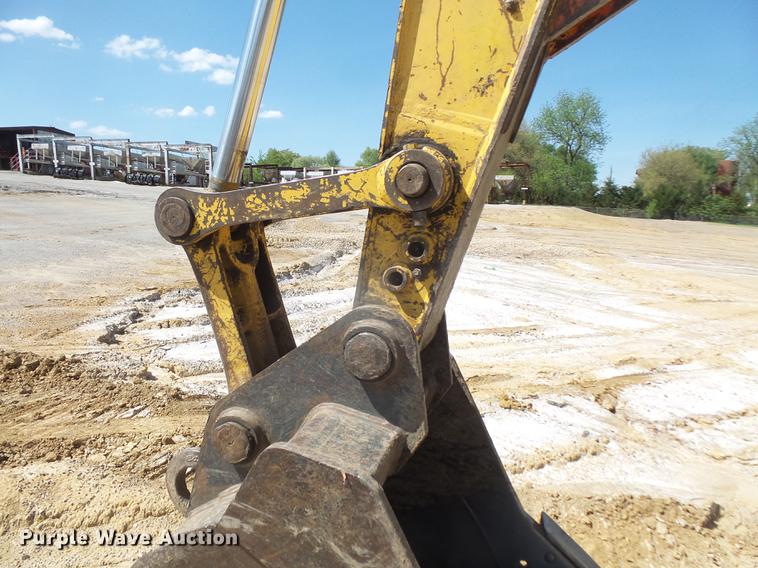 image for item DB6086 2005 Komatsu PC200LC-7 excavator