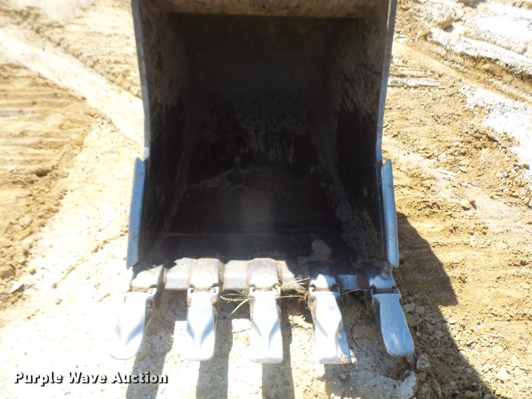 image for item DB6086 2005 Komatsu PC200LC-7 excavator