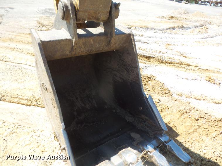 image for item DB6086 2005 Komatsu PC200LC-7 excavator