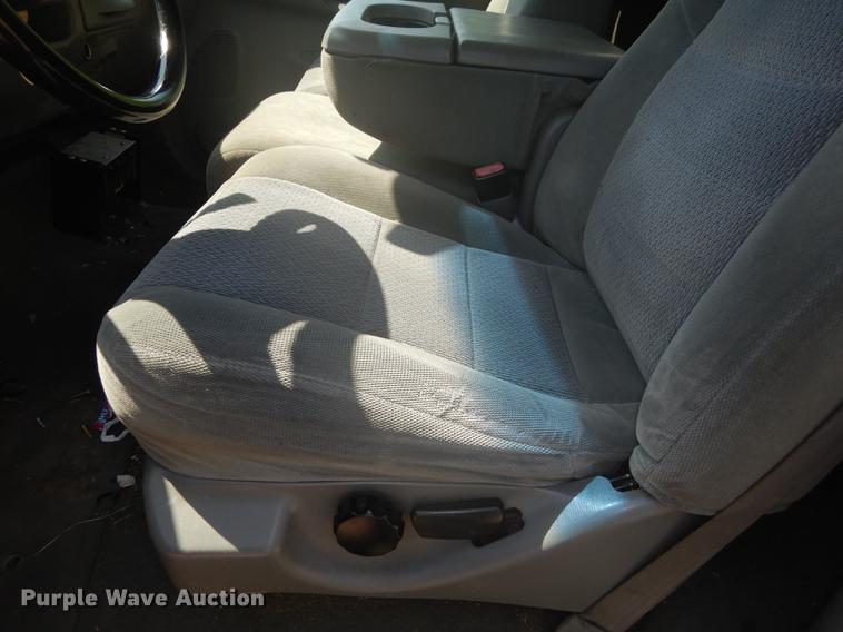 image for item DB6102 2003 Ford F250 Super Duty XLT utility bed pickup truck