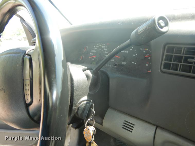 image for item DB6102 2003 Ford F250 Super Duty XLT utility bed pickup truck