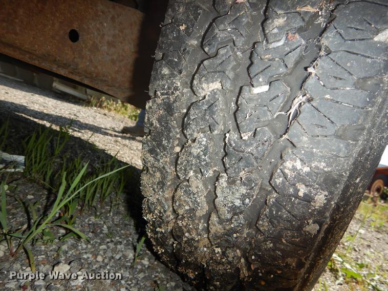 image for item DB6102 2003 Ford F250 Super Duty XLT utility bed pickup truck