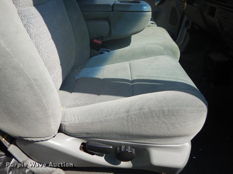 image for item DB6102 2003 Ford F250 Super Duty XLT utility bed pickup truck