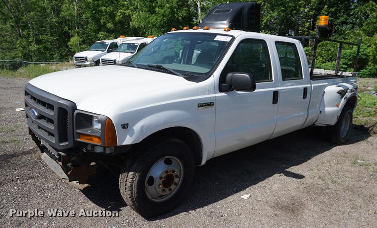 image for item DB6104 2005 Ford F350 Super Duty XL Crew Cab pickup truck