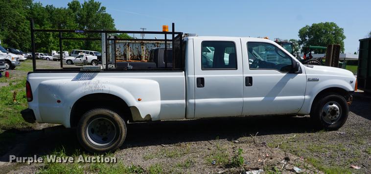 image for item DB6104 2005 Ford F350 Super Duty XL Crew Cab pickup truck