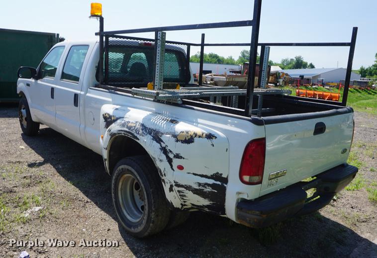 image for item DB6104 2005 Ford F350 Super Duty XL Crew Cab pickup truck