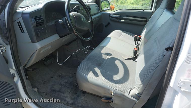 image for item DB6104 2005 Ford F350 Super Duty XL Crew Cab pickup truck