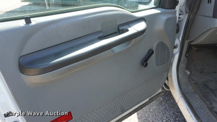 image for item DB6104 2005 Ford F350 Super Duty XL Crew Cab pickup truck