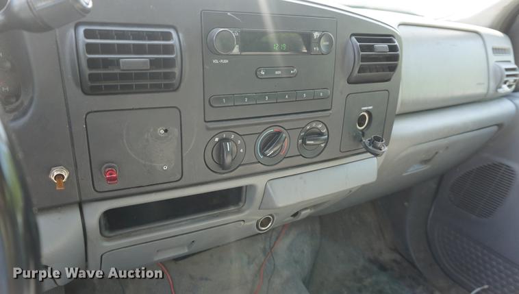 image for item DB6104 2005 Ford F350 Super Duty XL Crew Cab pickup truck