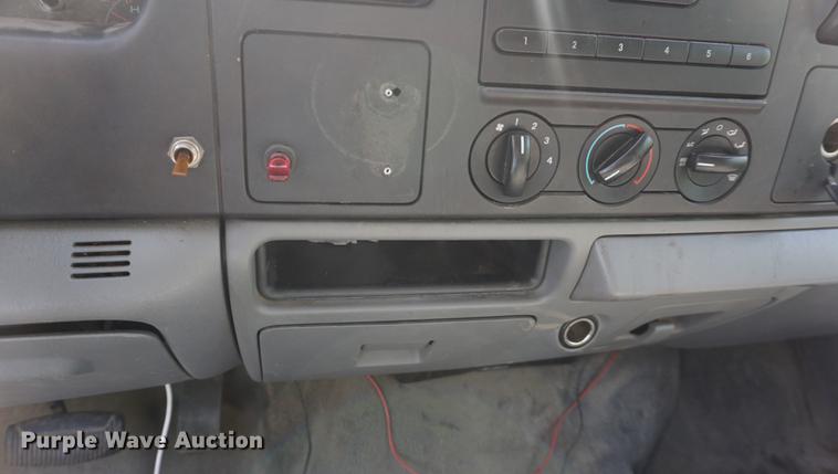 image for item DB6104 2005 Ford F350 Super Duty XL Crew Cab pickup truck