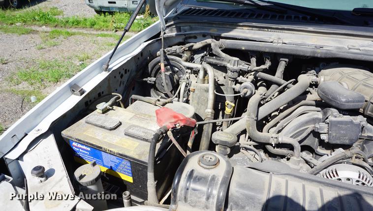 image for item DB6104 2005 Ford F350 Super Duty XL Crew Cab pickup truck